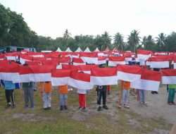 Kibarkan Bendera Merah Putih Bersama Warga Bintet