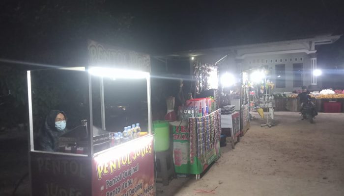 Penjualan Meningkat, Pedagang Panen Rupiah di Ritual Sembahyang Rebut