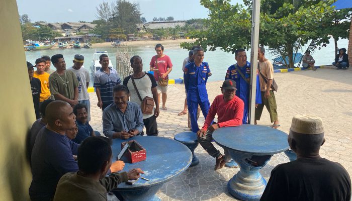 Nelayan Datangi Markas Unit Direktorat Polairud di Sungailiat