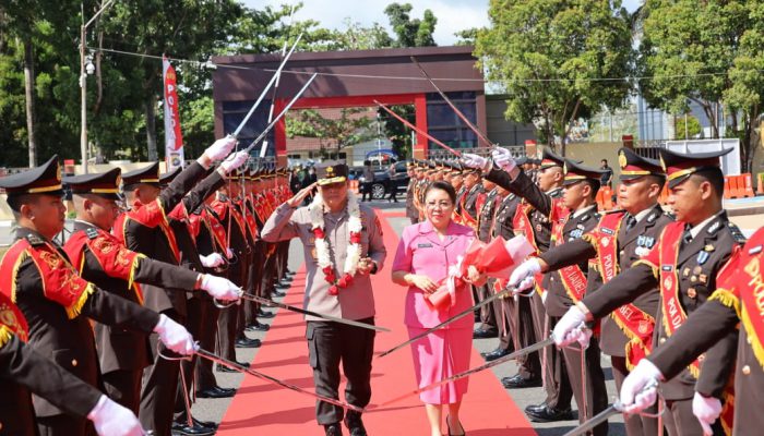 Tarian Sekapur Sirih Sambut Kapolda Baru