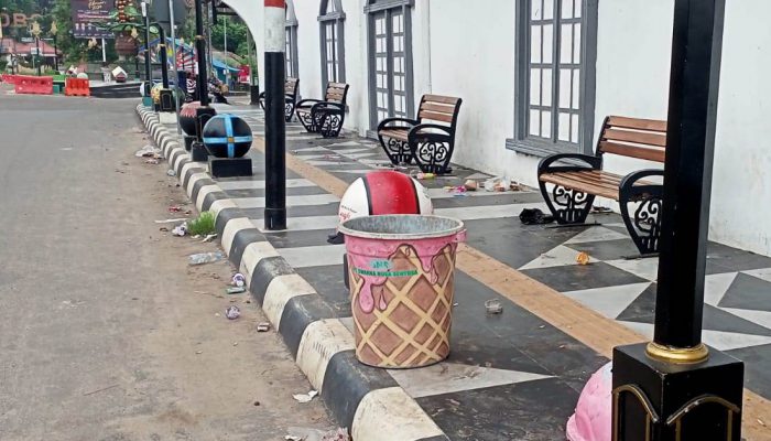 Bupati Geram Sampah Berserakan di Simpang Lima