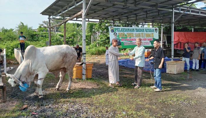 Direktorat Polairud Berbagi Daging Kurban