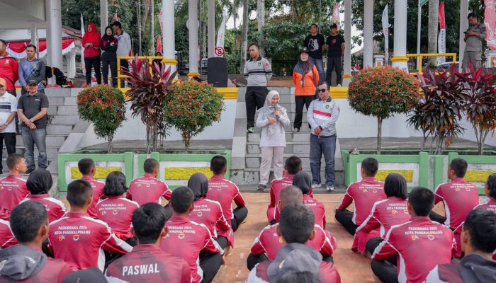 Didampingi Istri, Budi Utama Tinjau Latihan Paskibraka