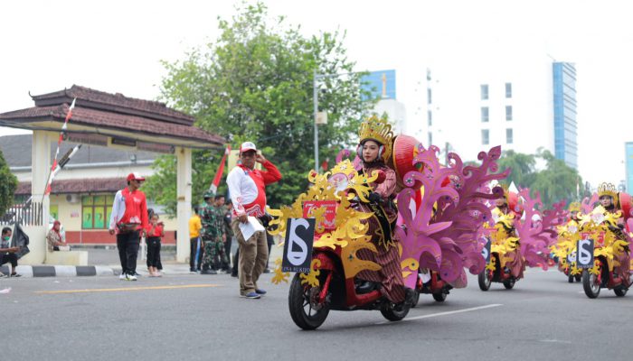 Fery Buka Pawai dan Karnaval Kendaraan Hias