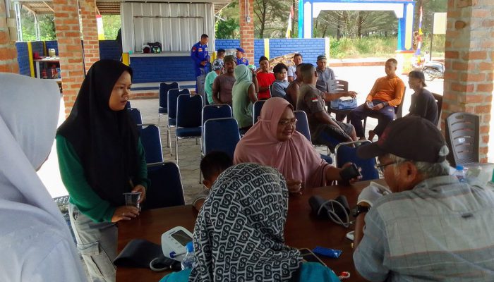 Puluhan Orang Datang ke Klinik Terapung Polairud