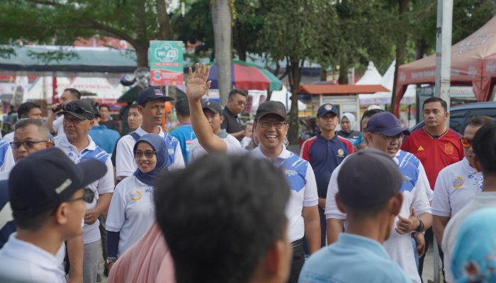 Lepas Ratusan Peserta Jalan Santai