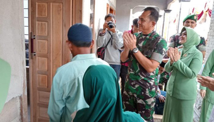 Sabani Terima Kunci Rumah Dari Danrem