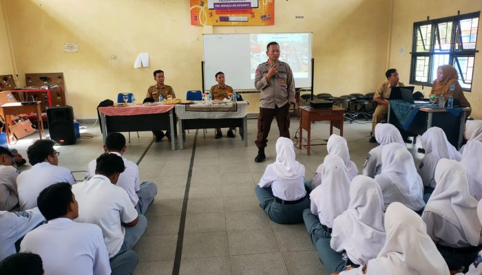 Pelajar Diberi Materi Etika Berlalu Lintas