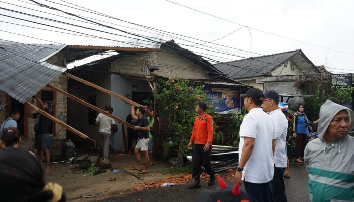 Sugito Kunjungi Korban Cuaca Ekstrim