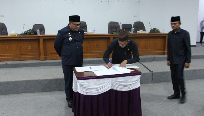 Paripurna Sahkan Raperda APBD dan Penetapan Propemperda Tahun 2025