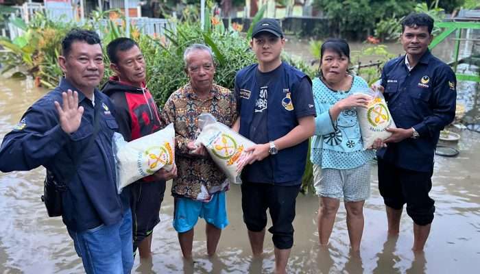 Bobby Prima Bantu Korban Banjir