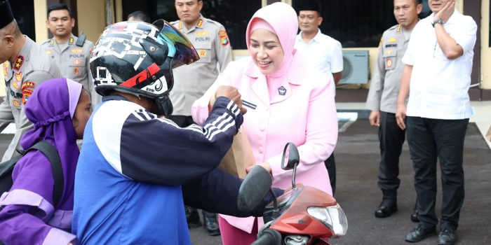 350 Paket Takjil Dibagikan Untuk Masyarakat