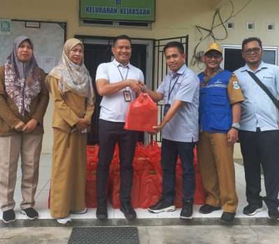 PT Timah Serahkan Bantuan Makanan Untuk Warga Terdampak Banjir