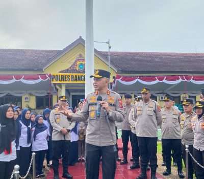 Kapolda Babel Pimpin Apel Gabungan Dua Polres di Mapolres Bangka Tengah, Sampaikan Apresiasi dan Pesan kepada Anggota