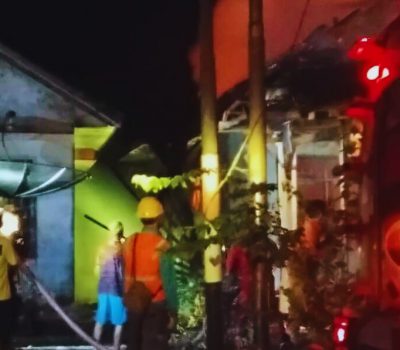 Rumah Sekaligus Toko Kelontong Terbakar