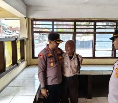Kapolres Peluk Sunaryo, Satpam Tertua di Pasar Mentok
