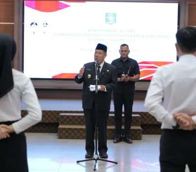 Pesan Gubernur Saat Menyerahkan SK Pengangkatan Kepada 38 PNS
