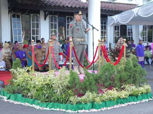 Gubernur Jadi Pembina Upacara Hardiknas