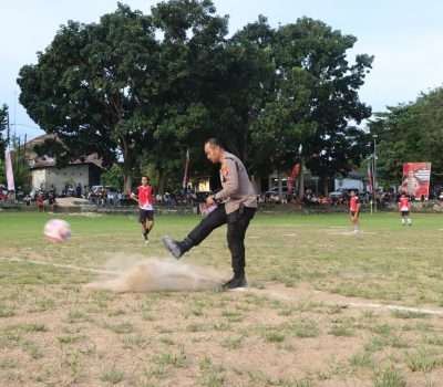 Pembukaan Turnamen Sepakbola Bhayangkara Cup 2025, Kapolres Tendang Bola Pertama