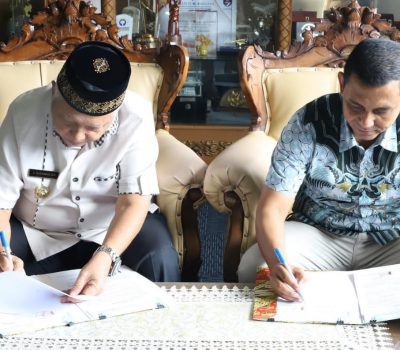 Tandatangai Naskah dan Berita Acara Serah Terima Hibah