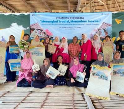 Pelatihan Decoupage Bagi Masyarakat Adat Mapur