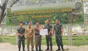 Kasad Saksikan Penyerahan SK Hibah Tanah