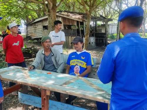 Satpolair Barikan Bantuan Jaket Pelampung, Nelayan: Bikin Kami Lebih Aman