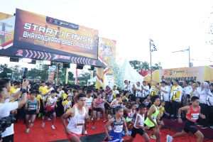 3.002 Orang Peserta Ikut Meriahkan Bhayangkara Babel Run 2025