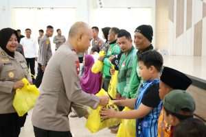 Layani Pemeriksaan Kesehatan Hingga Bagikan Paket Bantuan Sosial