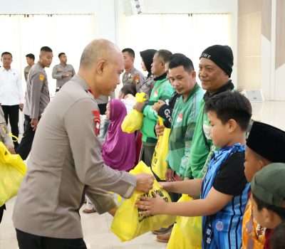 Layani Pemeriksaan Kesehatan Hingga Bagikan Paket Bantuan Sosial