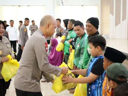 Layani Pemeriksaan Kesehatan Hingga Bagikan Paket Bantuan Sosial