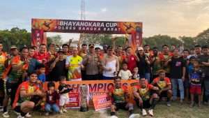 Kapolres Serahkan Trofi Juara Bhayangkara Cup