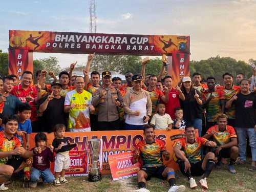 Kapolres Serahkan Trofi Juara Bhayangkara Cup