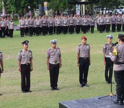 Kapolres Pimpin Upacara Kenaikan Pangkat Anggota