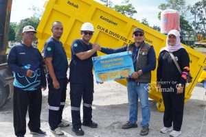 PT Timah Bantu Perbaikan Kontainer Sampah