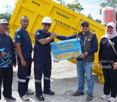 PT Timah Bantu Perbaikan Kontainer Sampah
