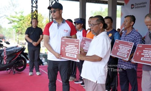 PT Timah Serahkan Bantuan untuk  Kelompok Bina Tani