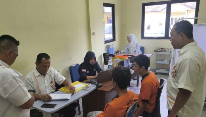 Penyidik Limpahkan Tersangka dan Barang Bukti Kasus Penyelundupan Pupuk Subsidi ke Jaksa