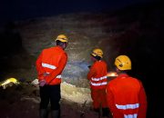 Proses Pencarian 4 Korban Tertimbun Tanah Masih Berlanjut