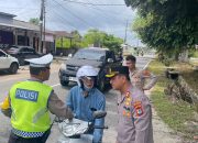 OKM Sekaligus Jumat Berkah di Simpang Pos Pelabuhan Sungailiat