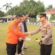 Kapolres Berikan Penghargaan Kepada Masyarakat yang Membantu Evakuasi 7 Korban Tanah Longsor