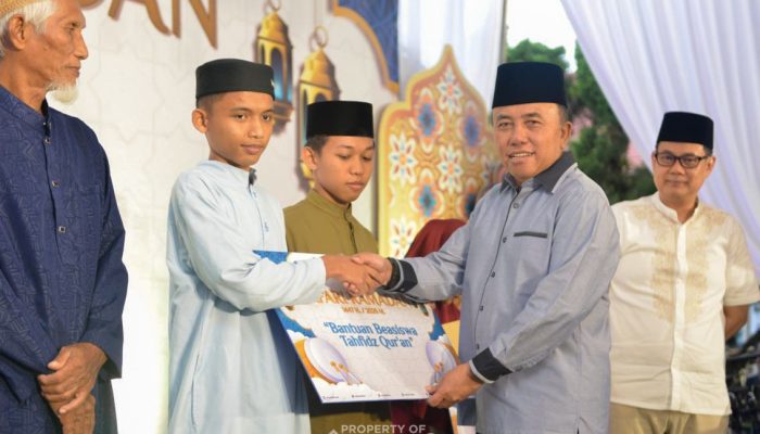 Santri Tahfiz Bersyukur Terima Bantuan Pendidikan dari PT TIMAH