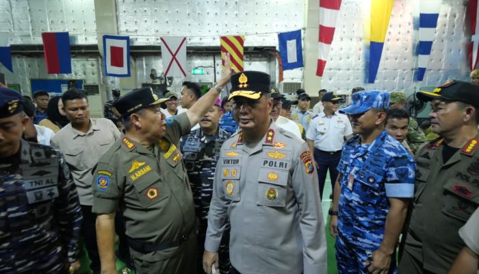 Kapolda Hadiri Pelepasan Pemudik via KRI Semarang