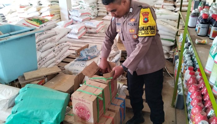 Pembeli Cuka Karet Wajib Tercatat
