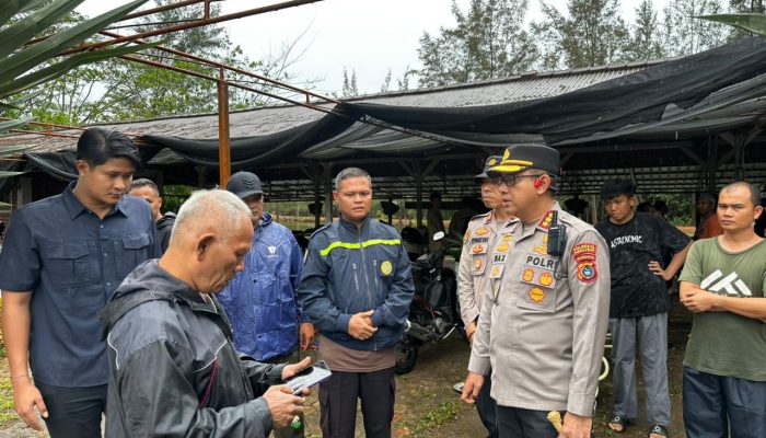 Salurkan Bansos untuk Warga Terdampak Cuaca Ekstrem