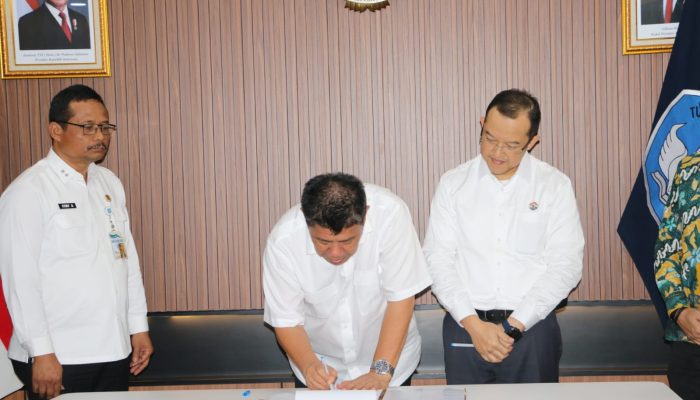 Hidayat Arsani Teken Hibah Strategis