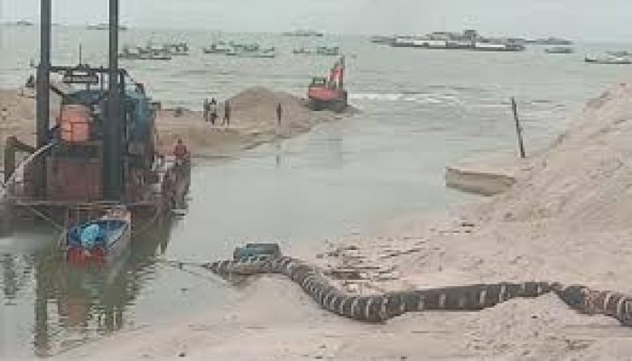 PT TIMAH Kembali Lakukan Pengerukan Alur Muara Air Kantung