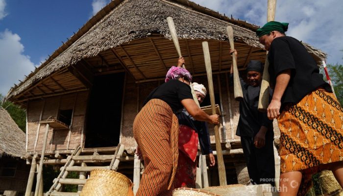 Gebong Memarong Cerita Adat dari Mapur