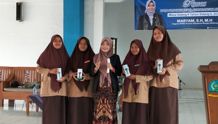 Takjub dengan Kepedulian Santriwati Terhadap Isu Pemerintahan