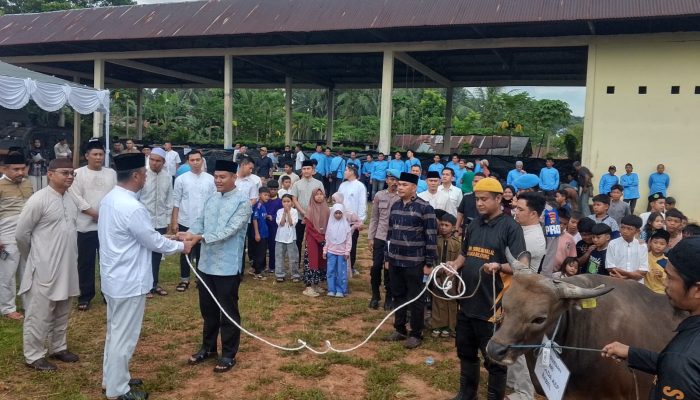 Kapolda Serahkan Pemotongan Hewan Kurban Kepada Panitia